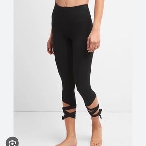 Gap High rise blackout barre strap leggings black